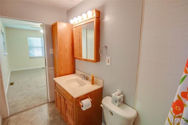 2807 Grovelin Street, Godfrey, IL 62035