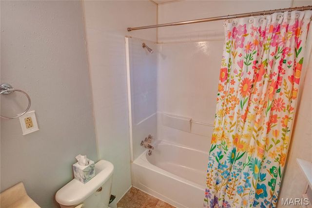 2807 Grovelin Street, Godfrey, IL 62035