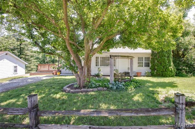 2807 Grovelin Street, Godfrey, IL 62035