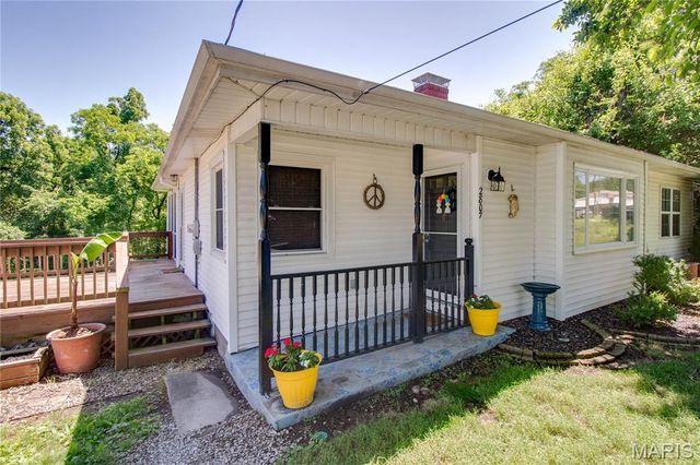 2807 Grovelin Street, Godfrey, IL 62035