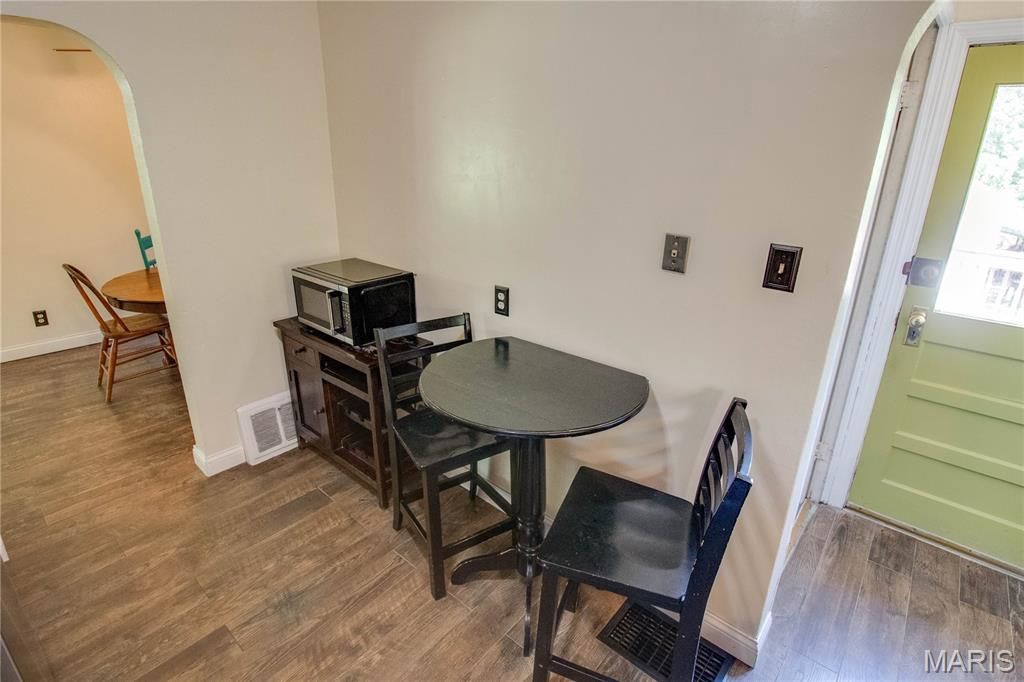 Image 13 of property listing at 2807 Grovelin Street, Godfrey, IL 62035