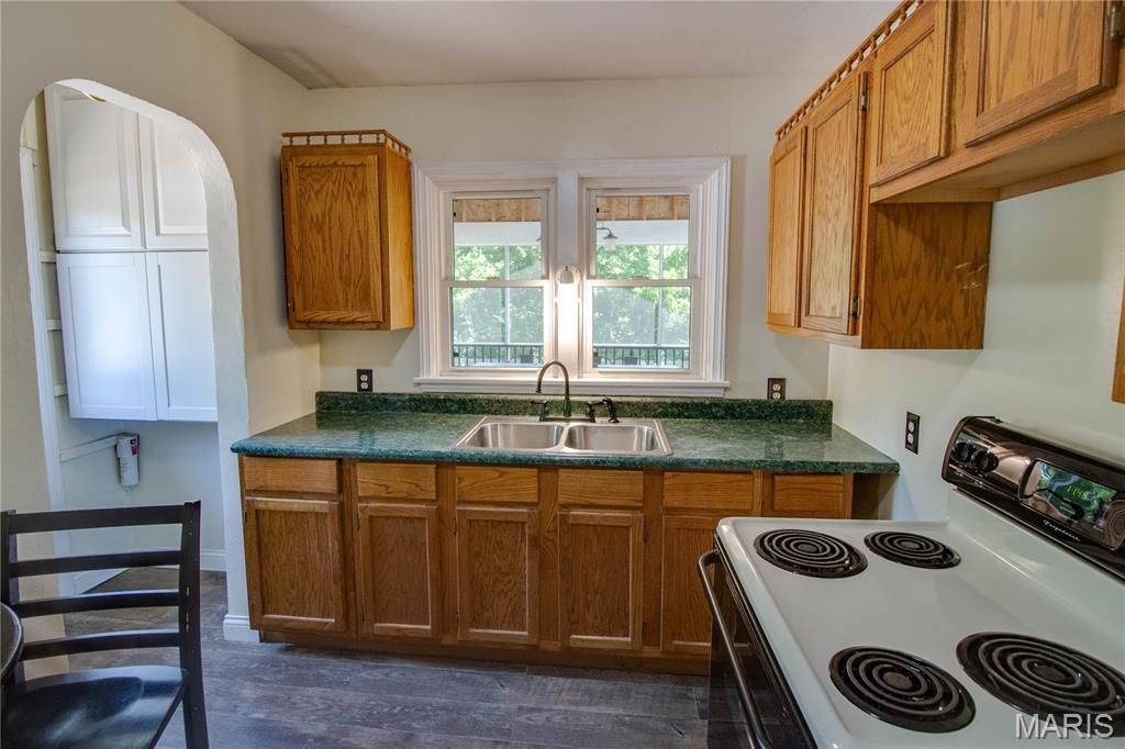 Image 15 of property listing at 2807 Grovelin Street, Godfrey, IL 62035