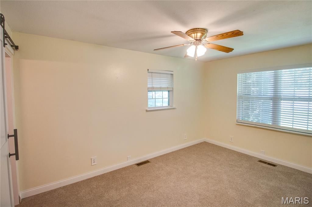 Image 16 of property listing at 2807 Grovelin Street, Godfrey, IL 62035