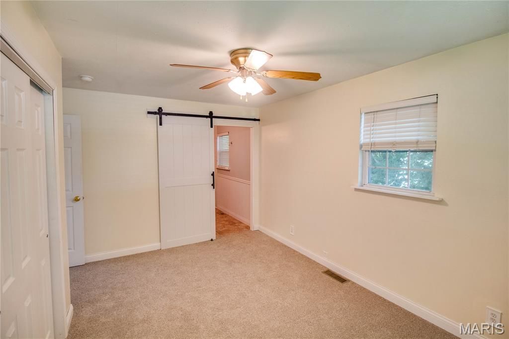 Image 18 of property listing at 2807 Grovelin Street, Godfrey, IL 62035