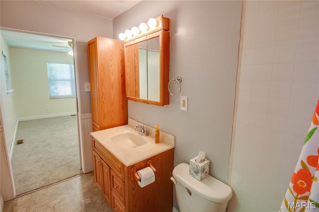 Image 20 of property listing at 2807 Grovelin Street, Godfrey, IL 62035