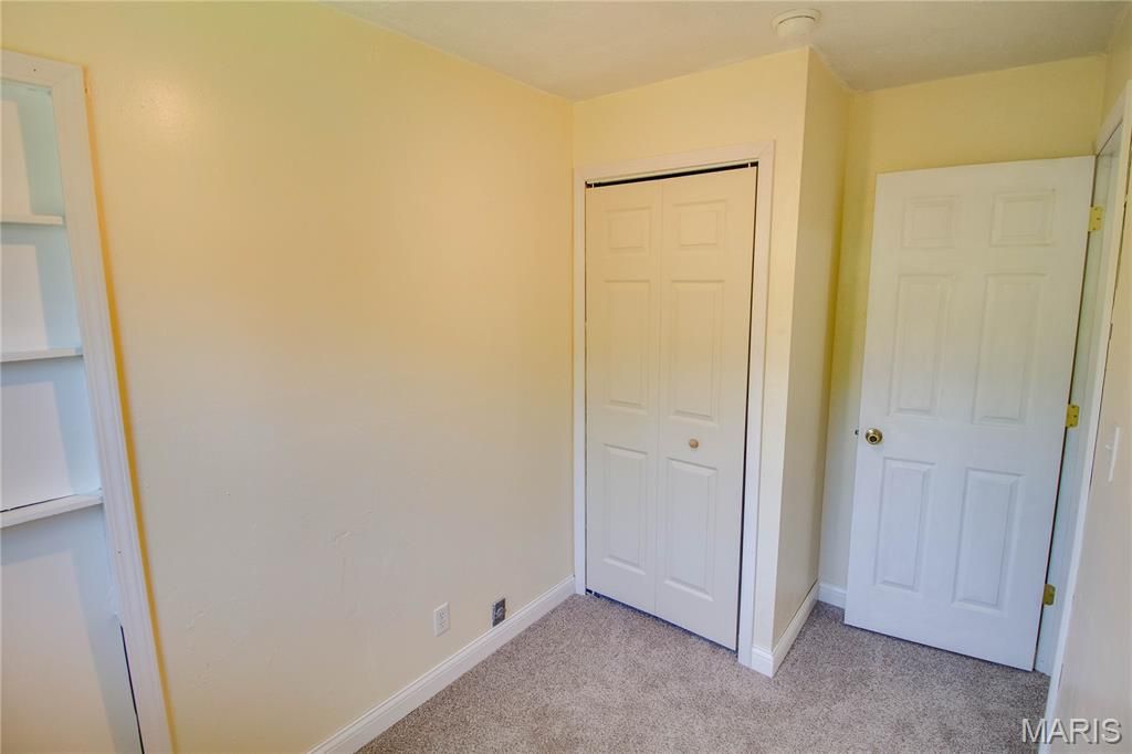 Image 23 of property listing at 2807 Grovelin Street, Godfrey, IL 62035