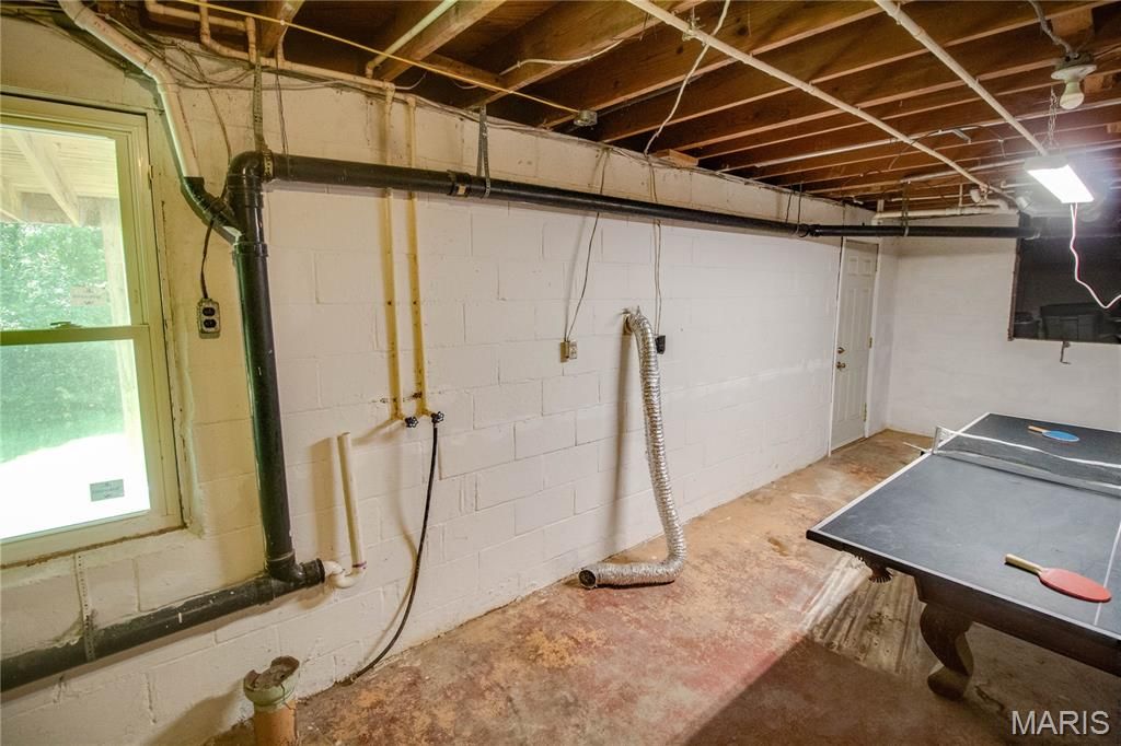 Image 30 of property listing at 2807 Grovelin Street, Godfrey, IL 62035