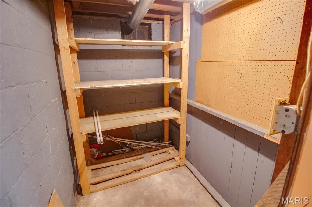 Image 32 of property listing at 2807 Grovelin Street, Godfrey, IL 62035