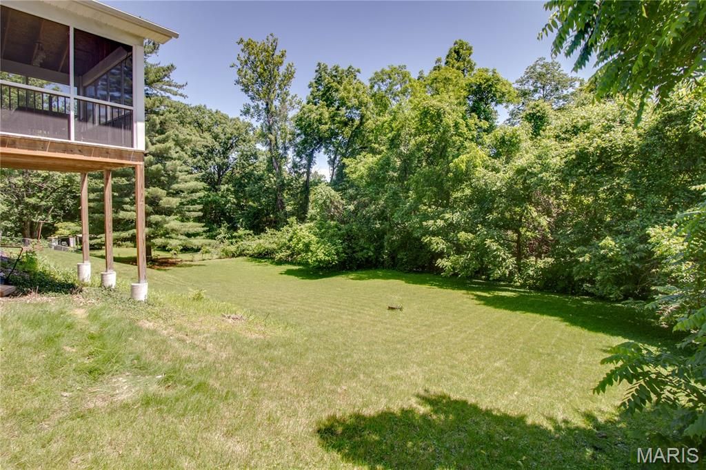 Image 33 of property listing at 2807 Grovelin Street, Godfrey, IL 62035