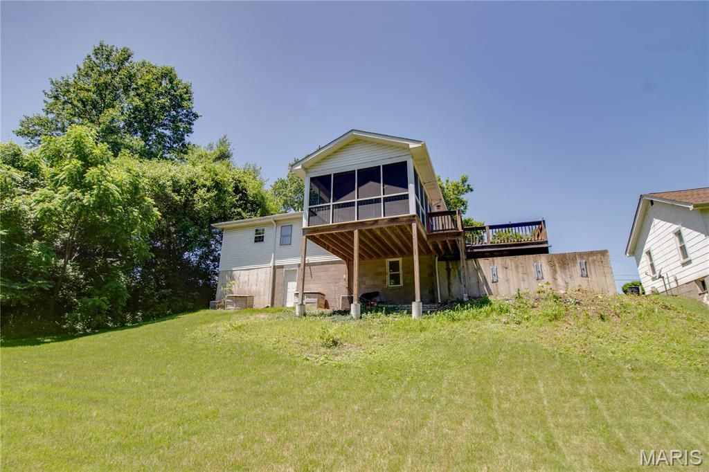 Image 35 of property listing at 2807 Grovelin Street, Godfrey, IL 62035