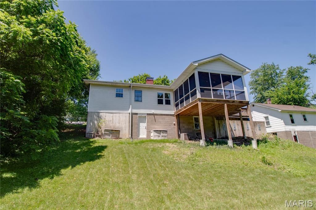 Image 36 of property listing at 2807 Grovelin Street, Godfrey, IL 62035