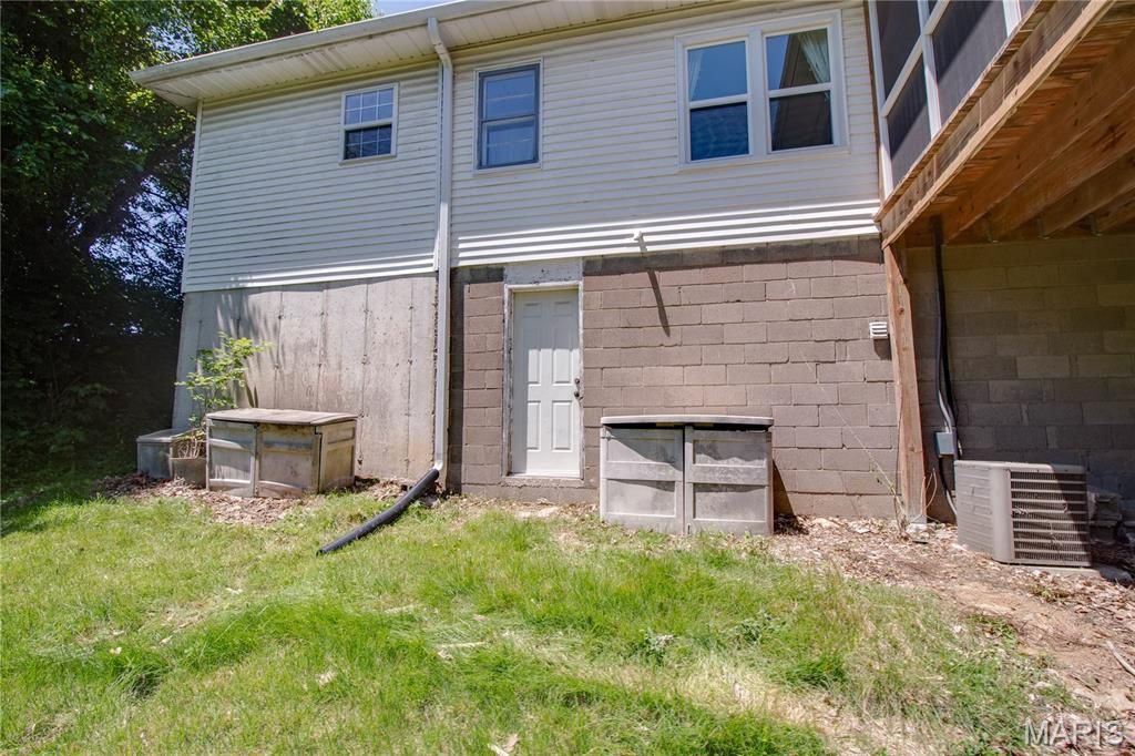 Image 37 of property listing at 2807 Grovelin Street, Godfrey, IL 62035