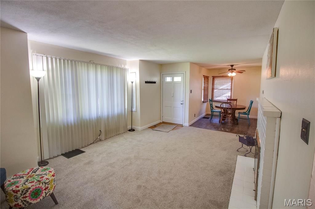 Image 7 of property listing at 2807 Grovelin Street, Godfrey, IL 62035