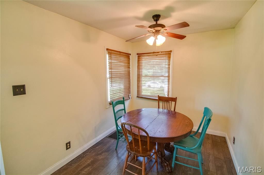 Image 10 of property listing at 2807 Grovelin Street, Godfrey, IL 62035