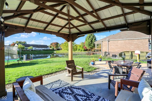 523 Genisis Drive, Whiteland, IN 46184