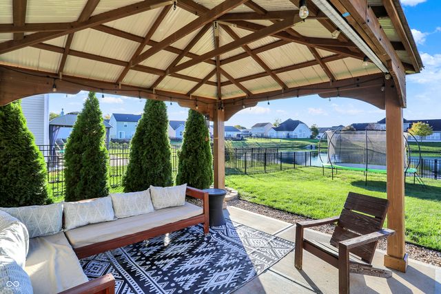 523 Genisis Drive, Whiteland, IN 46184