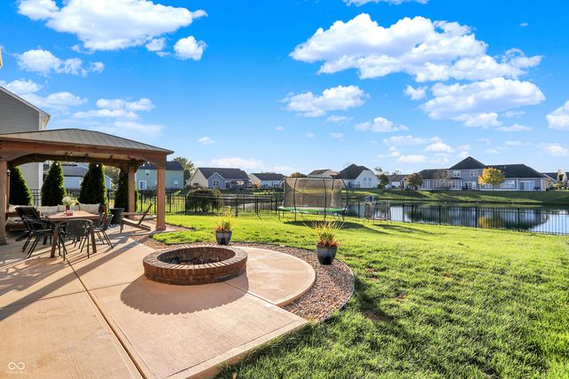 523 Genisis Drive, Whiteland, IN 46184