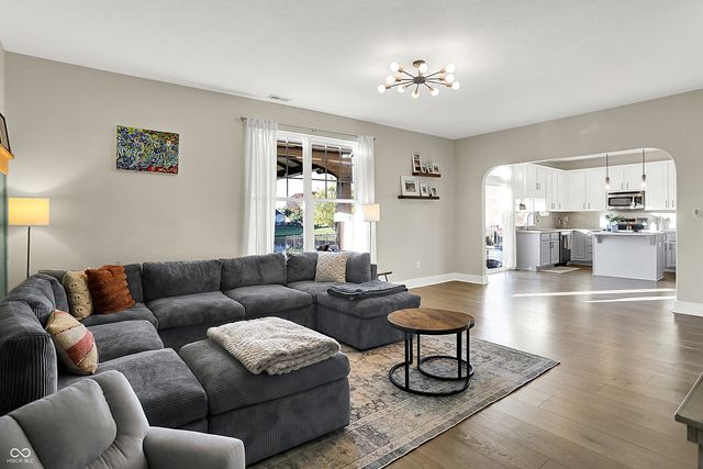 523 Genisis Drive, Whiteland, IN 46184