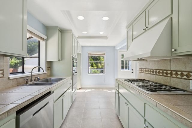 2312 Garfield Ave, Carmichael, CA 95608