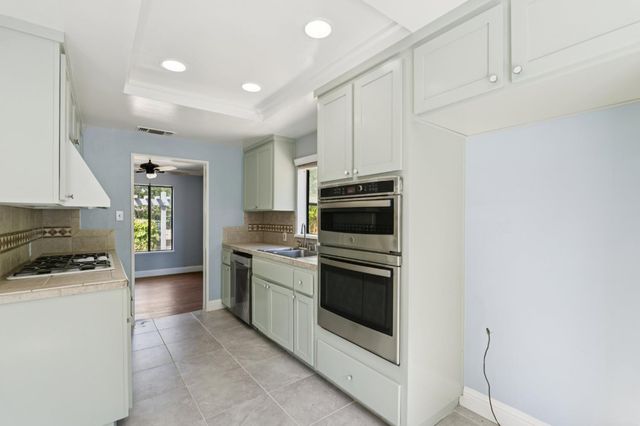 2312 Garfield Ave, Carmichael, CA 95608