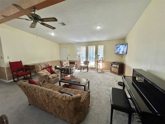 266 Old Spanish Trail, Valley View, TX 76272