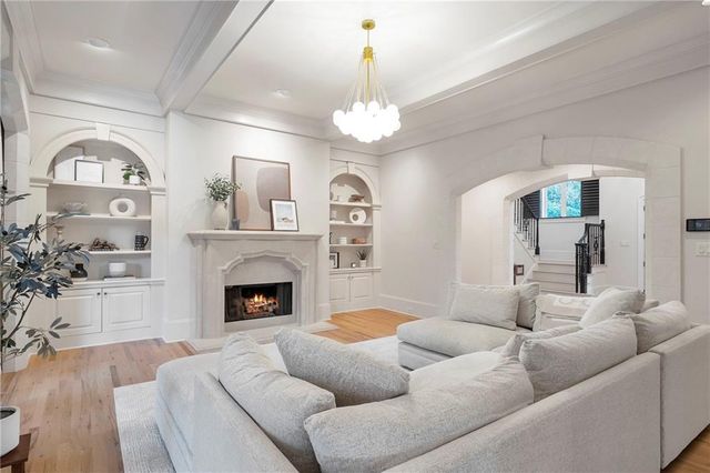 325 White Columns Court, Milton, GA 30004