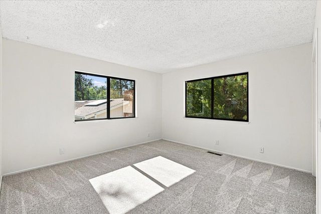 11780 Alta Sierra Dr, Grass Valley, CA 95949