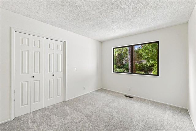 11780 Alta Sierra Dr, Grass Valley, CA 95949