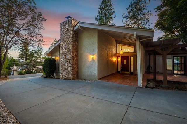 11780 Alta Sierra Dr, Grass Valley, CA 95949