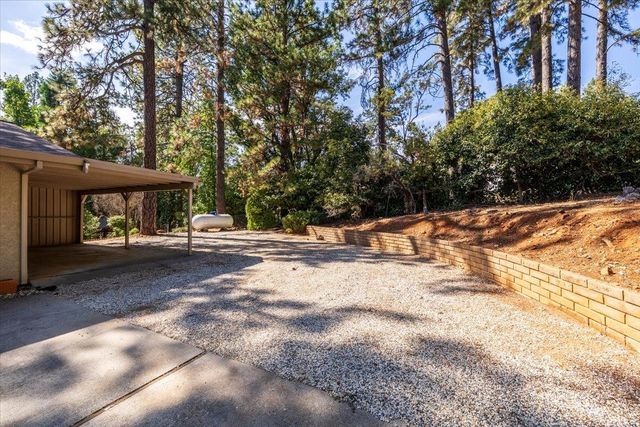 11780 Alta Sierra Dr, Grass Valley, CA 95949
