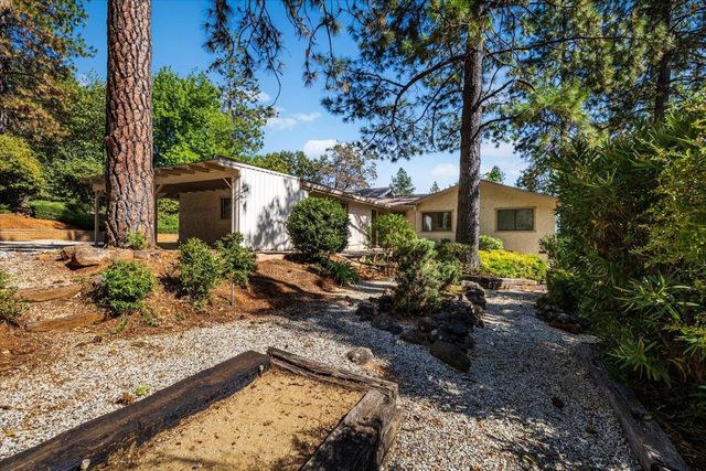 11780 Alta Sierra Dr, Grass Valley, CA 95949