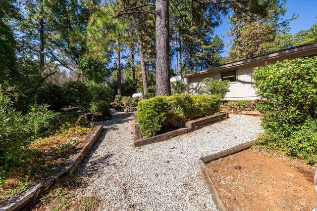 11780 Alta Sierra Dr, Grass Valley, CA 95949