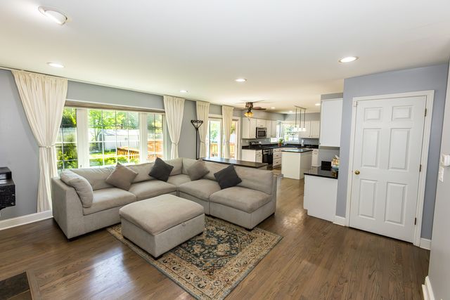 3275 Grafton Lane, Aurora, IL 60502