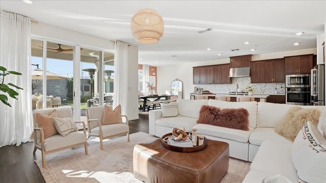 1003 Carson River Dr, Lincoln, CA 95648