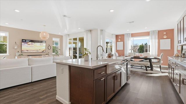 1003 Carson River Dr, Lincoln, CA 95648