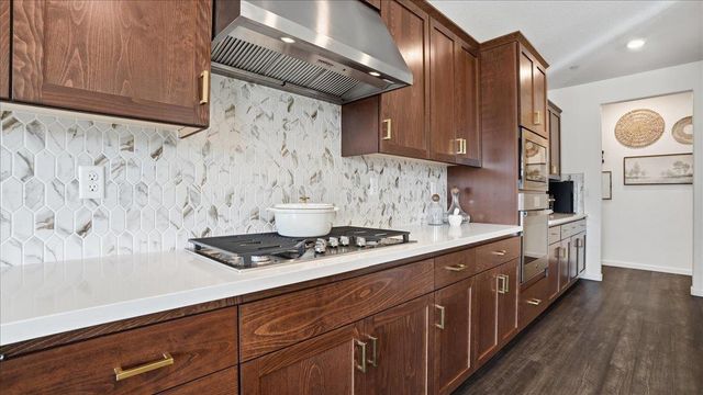 1003 Carson River Dr, Lincoln, CA 95648