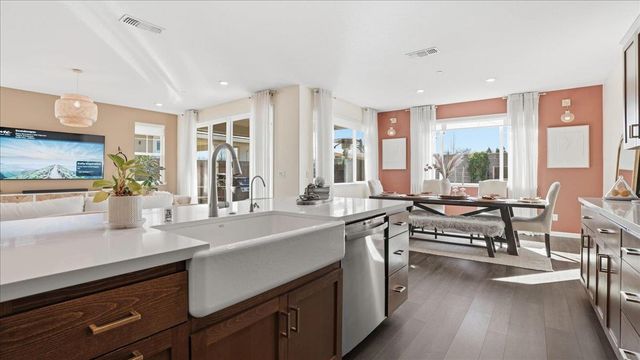 1003 Carson River Dr, Lincoln, CA 95648