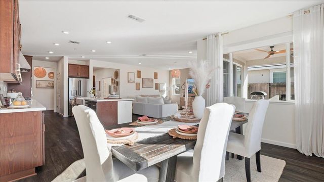 1003 Carson River Dr, Lincoln, CA 95648