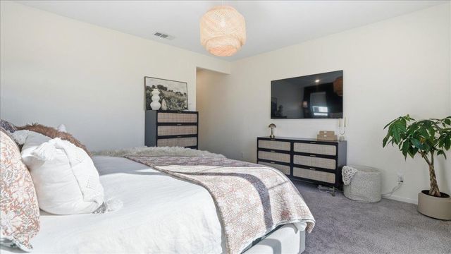1003 Carson River Dr, Lincoln, CA 95648
