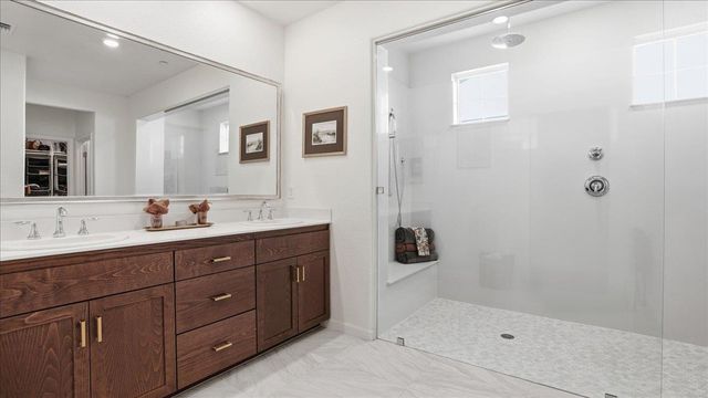 1003 Carson River Dr, Lincoln, CA 95648