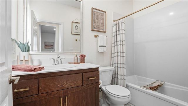 1003 Carson River Dr, Lincoln, CA 95648
