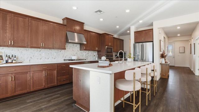 1003 Carson River Dr, Lincoln, CA 95648