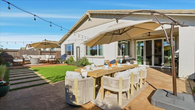 1003 Carson River Dr, Lincoln, CA 95648