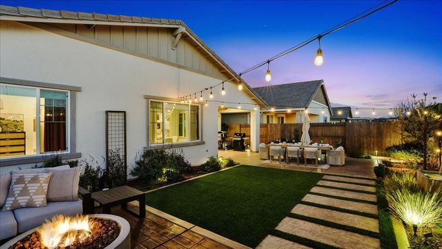 1003 Carson River Dr, Lincoln, CA 95648