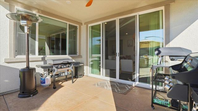 1003 Carson River Dr, Lincoln, CA 95648