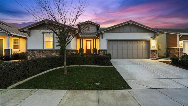1003 Carson River Dr, Lincoln, CA 95648