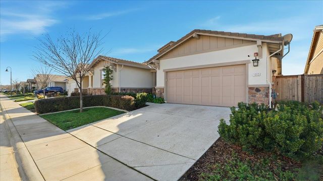 1003 Carson River Dr, Lincoln, CA 95648