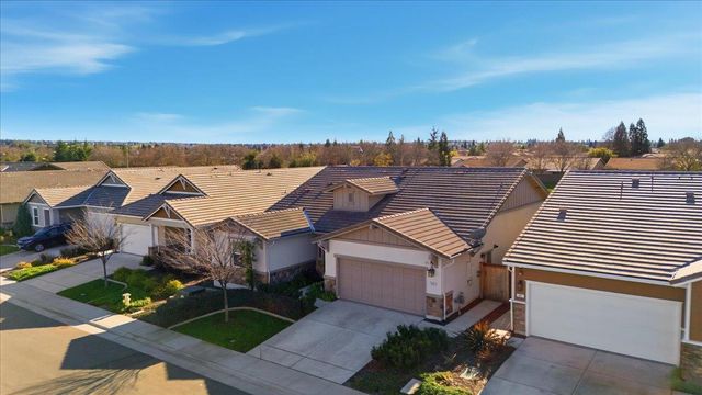 1003 Carson River Dr, Lincoln, CA 95648