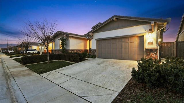 1003 Carson River Dr, Lincoln, CA 95648