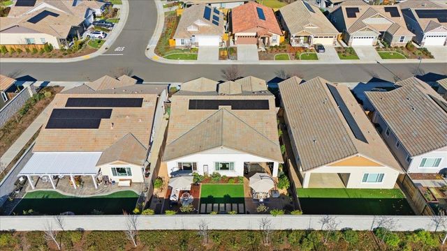 1003 Carson River Dr, Lincoln, CA 95648